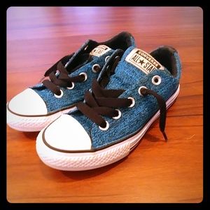 Kids converse
